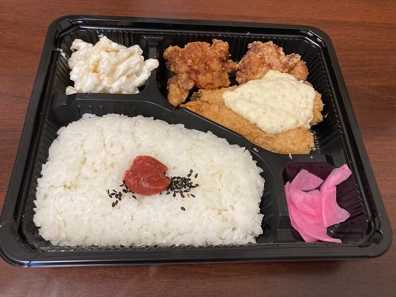 スーパーたかもりのエビフライ弁当